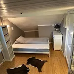 Cozy 2 Bedroom House On A Farm Just Outside *
