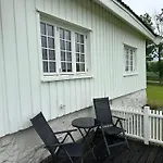 Cozy 2 Bedroom House On A Farm Just Outside Dom wakacyjny *