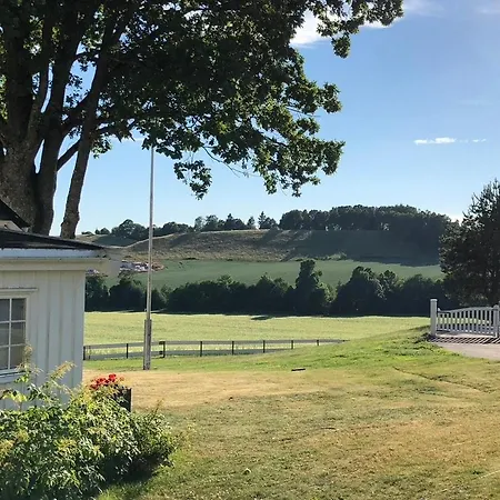 Cozy 2 Bedroom House On A Farm Just Outside *