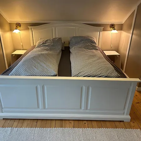 Cozy 2 Bedroom House On A Farm Just Outside *