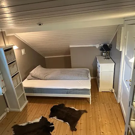 Cozy 2 Bedroom House On A Farm Just Outside *