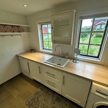 Cozy 2 Bedroom House On A Farm Just Outside Feriehus