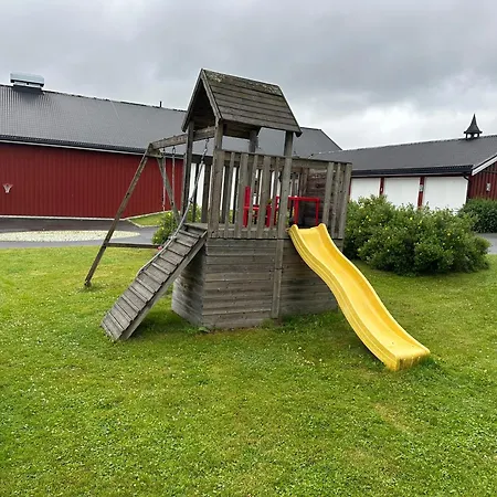 Cozy 2 Bedroom House On A Farm Just Outside