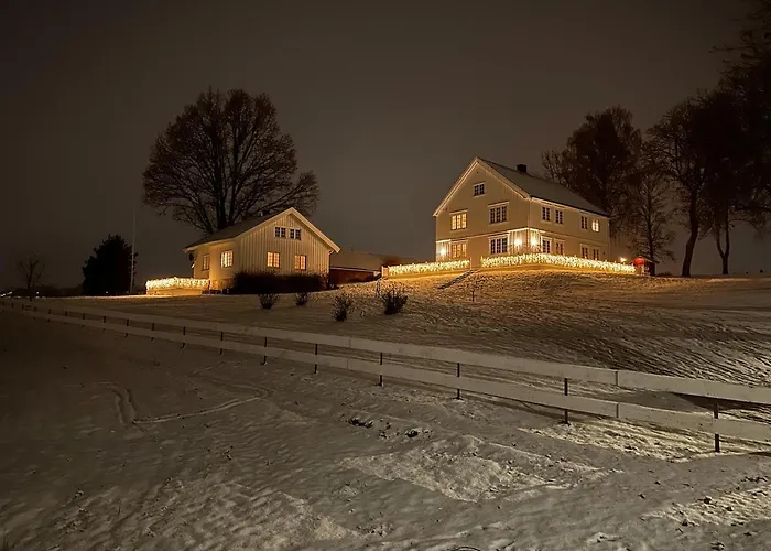 Cozy 2 Bedroom House On A Farm Just Outside Feriehus