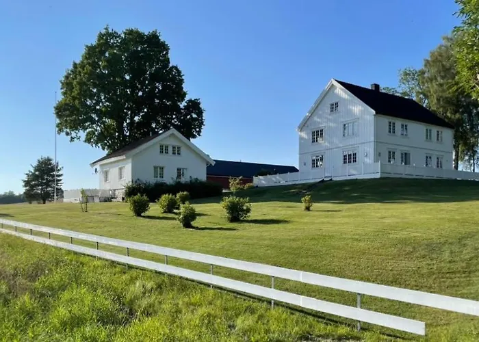 Cozy 2 Bedroom House On A Farm Just Outside