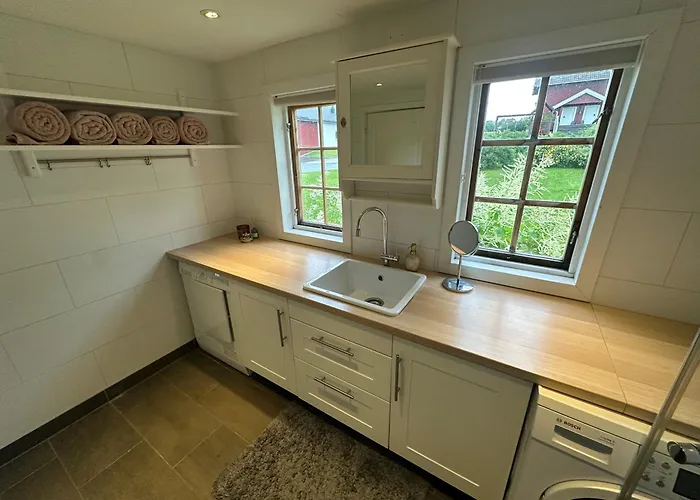 Cozy 2 Bedroom House On A Farm Just Outside Feriehus