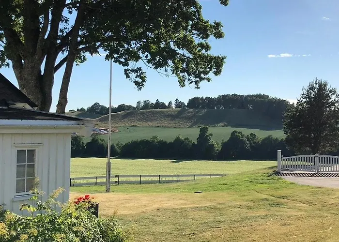 Cozy 2 Bedroom House On A Farm Just Outside *